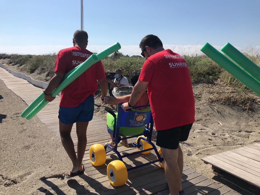 Spiaggia attrezzata per la fisioterapia in mare: il successo della terza edizione del  progetto “Il mare di tutti”