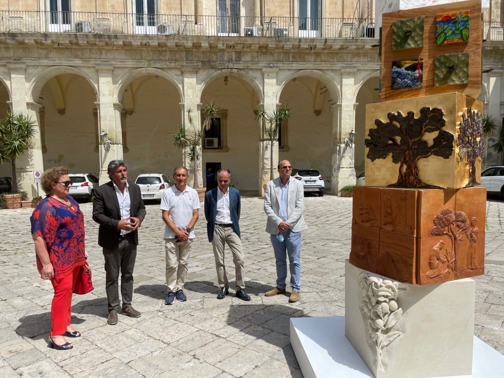 Radici, Oro, Mediterraneo: nell’atrio di Palazzo dei Celestini a Lecce l’inaugurazione dell’opera del Liceo Artistico Della Notte di Poggiardo per il progetto Palimpsest