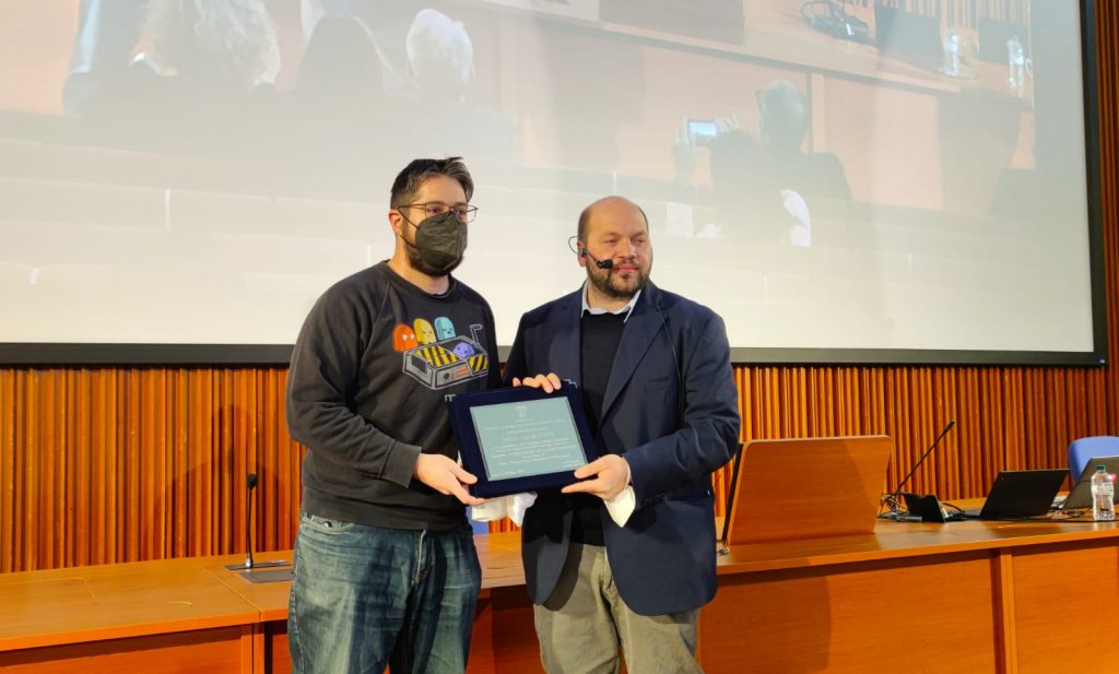 Dalla Provincia di Lecce un riconoscimento a Luca Perri, astrofisico e divulgatore scientifico. Questa mattina l’evento con gli studenti presso l’Ateneo salentino