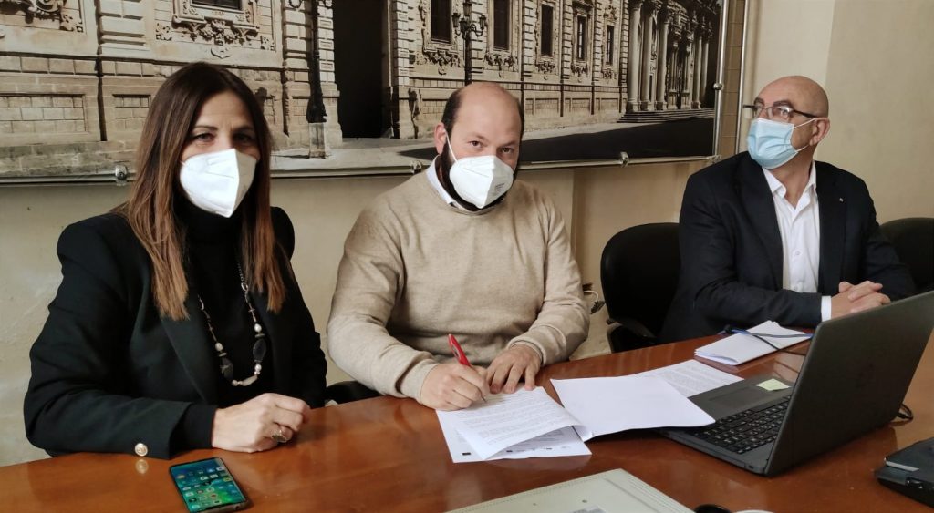 Molestie sessuali e mobbing sul lavoro: firmato il protocollo d’intesa per l’adozione di un codice di comportamento