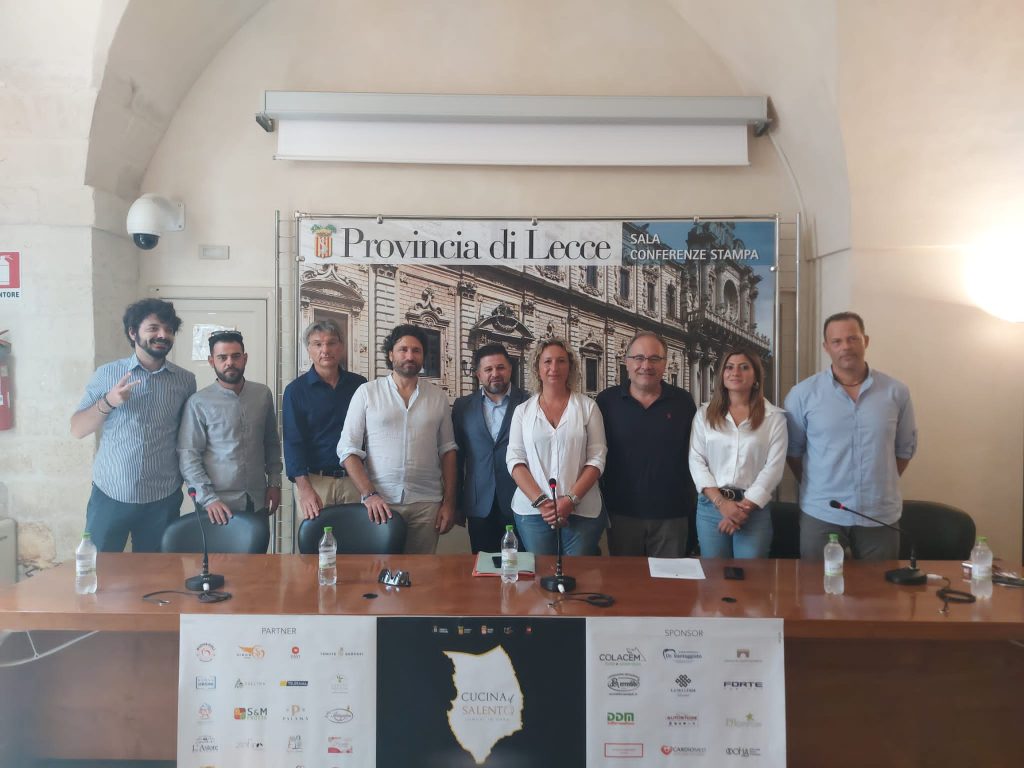 “Cucina il Salento” a Cutrofiano: presentata oggi la II edizione del concorso gastronomico tra Comuni della Grècia salentina