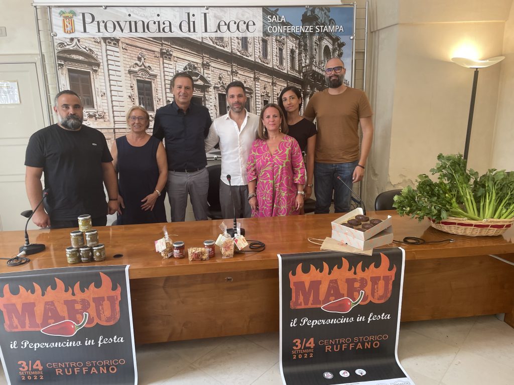 Il 3 e 4 settembre a Ruffano due giorni di eventi “infuocati” con la IX edizione di  “Maru, il peperoncino in festa”. L’evento presentato oggi a Palazzo Adorno