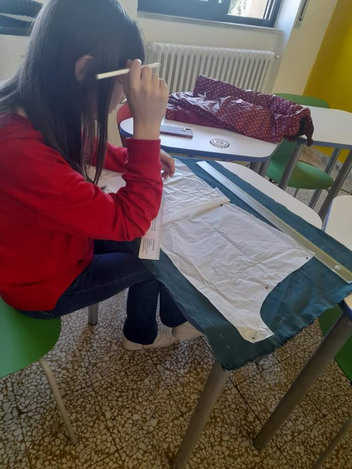 A scuola di sartoria: a Lecce il Campus estivo “Il Mondo della moda” per avvicinare i giovani all’arte nobile del cucito