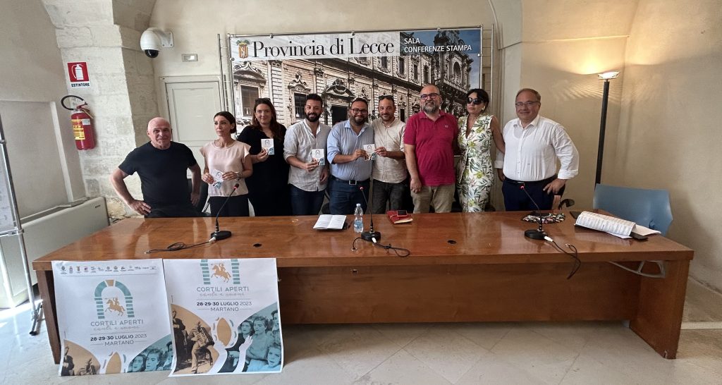 “Cortili Aperti canti e suoni” 2023 a Martano: presentata a Palazzo Adorno la manifestazione in programma dal 28 al 30 luglio