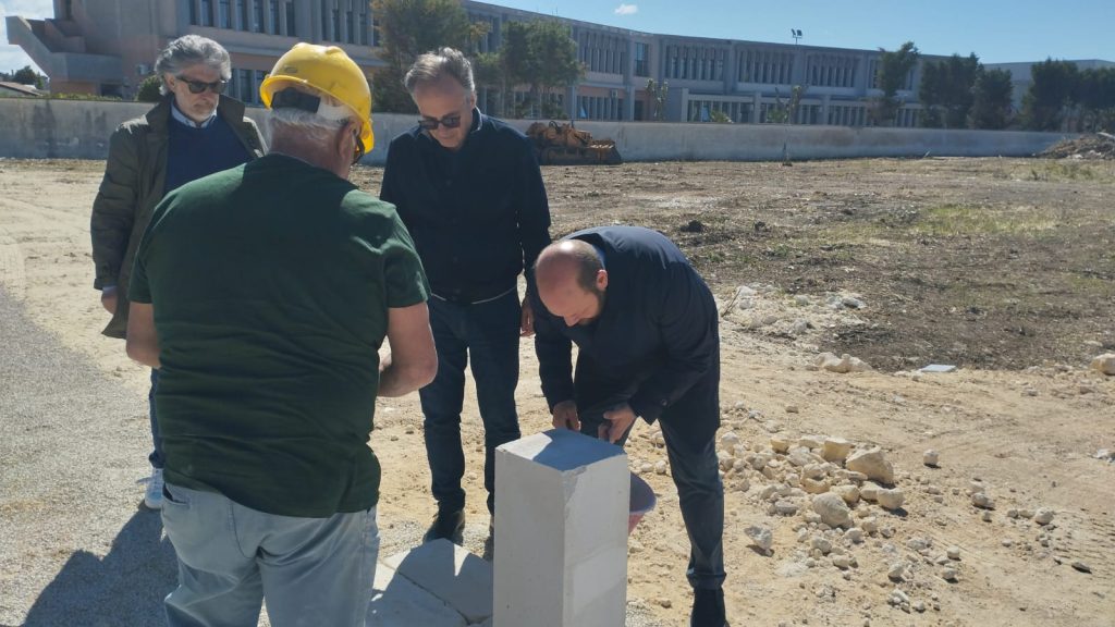 A Copertino nasce un Campus scolastico all’avanguardia: al via i lavori nel cantiere avviato dalla Provincia per un importo complessivo di oltre 21 milioni di euro. Minerva: “Atto tangibile per le nuove generazioni”