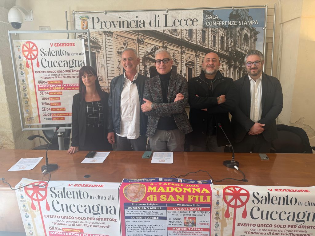 Tra tradizione e divertimento torna “Salento in cima alla cuccagna”: sfida aperta in otto Comuni salentini