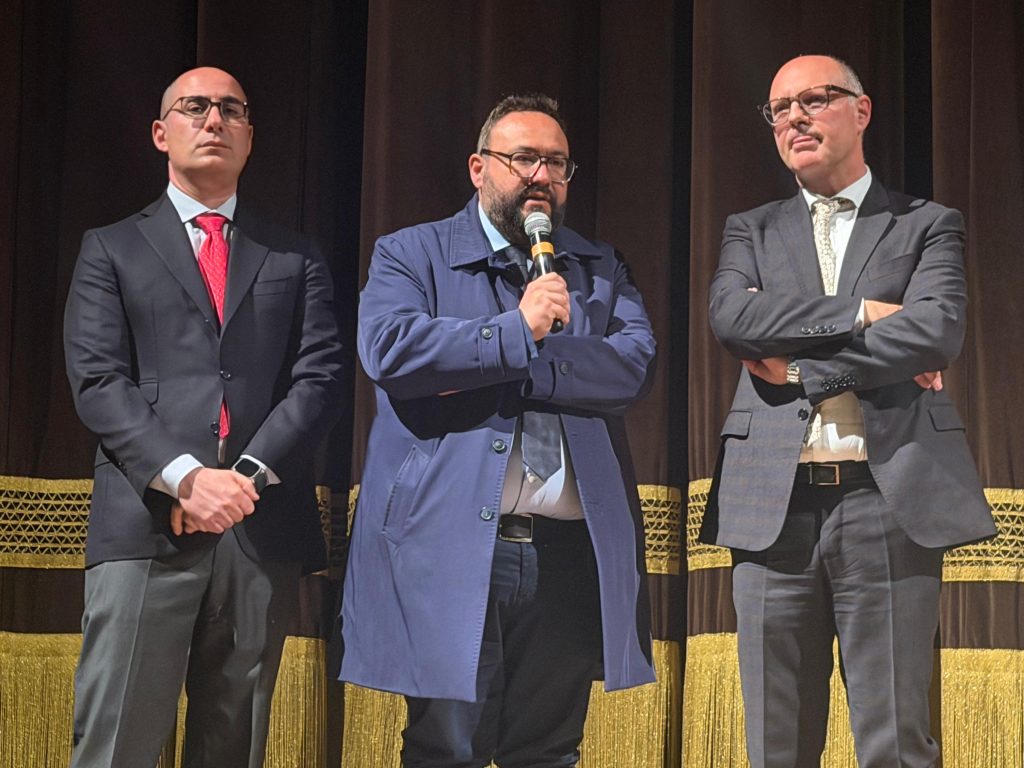 “A noi non succede”: successo oggi a Lecce con i ragazzi di 13 scuole per lo spettacolo che chiude il progetto su guida sicura e responsabile “MovidaMente”. Prossime tappe a Tricase e Galatina