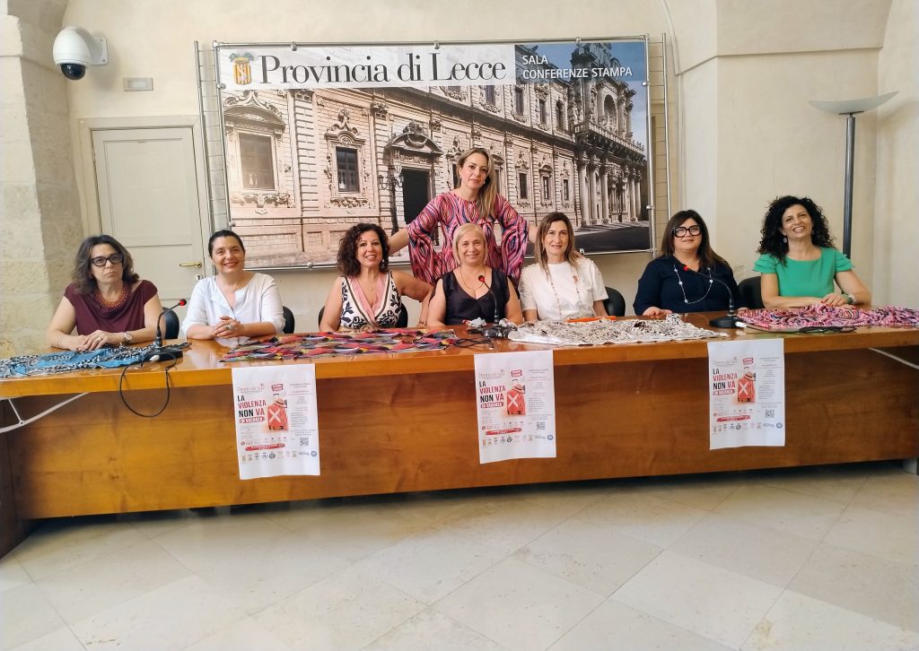 “MagliAbbracci”: presentato in Provincia il percorso formativo sartoriale itinerante dedicato a donne in difficoltà