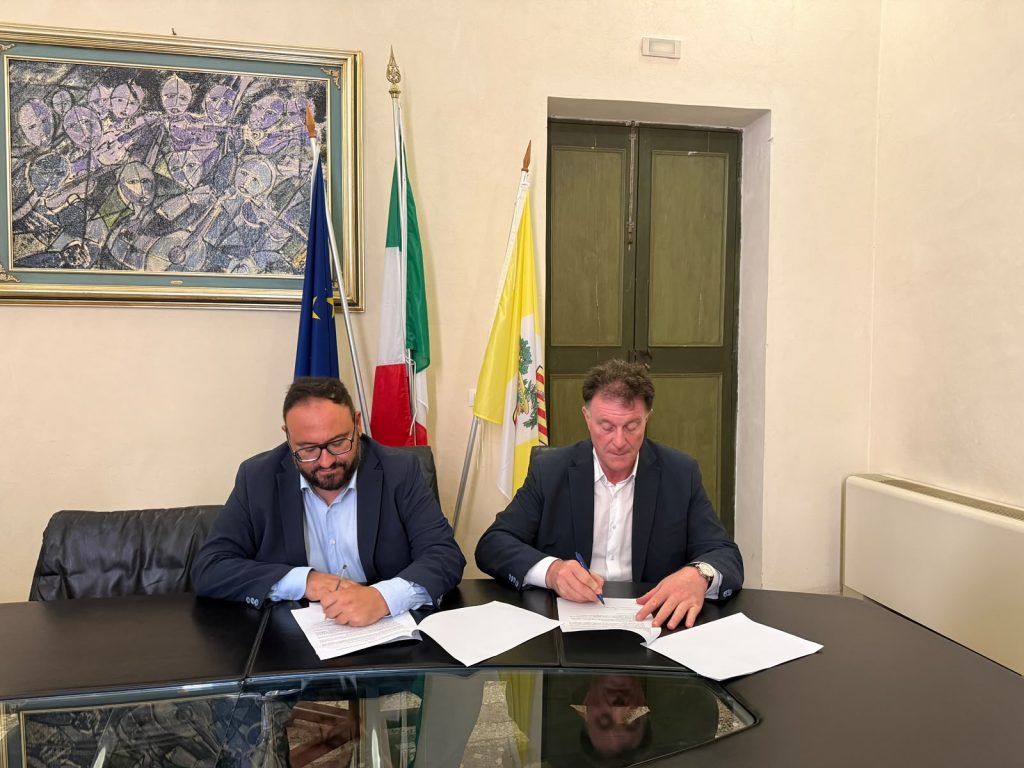 Una rotatoria nei pressi dell’Ospedale di Scorrano: oggi in Provincia sottoscritta la nuova convenzione. La soddisfazione del presidente Tarantino e del sindaco Pendinelli