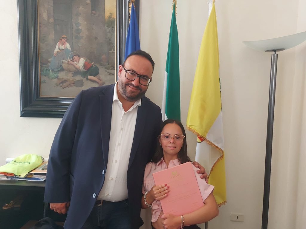 La Provincia premia l’entusiasmo e la forza della neo laureata Giulia Giannachi. Il presidente Tarantino: “Una bella notizia per tutto il Salento”