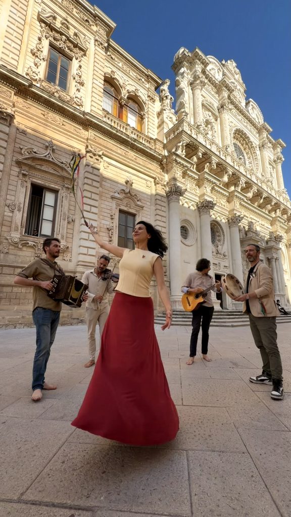 Musica dal vivo, danza, convivialità: nello spazio di Mediterranea a Palazzo dei Celestini arriva “Pizzica Pizzica”