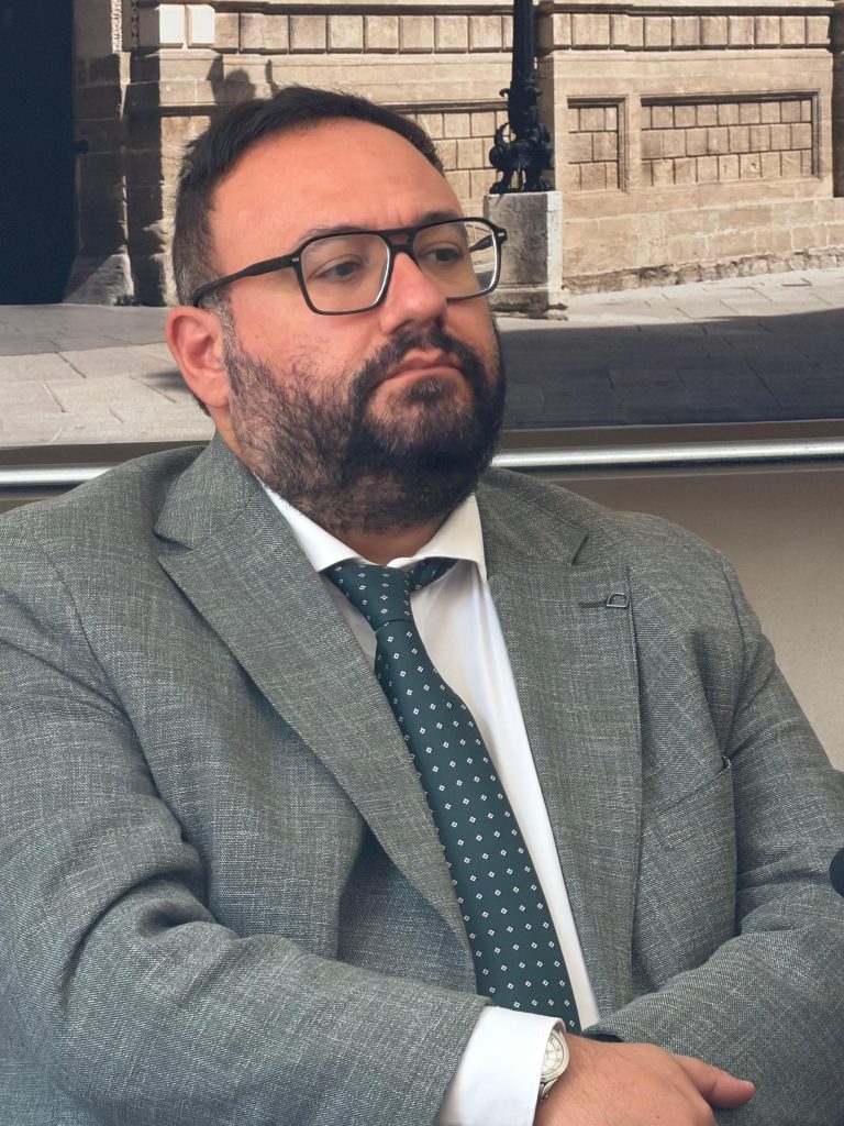 Incendio di Lequile. Il presidente Tarantino: “Proseguono gli accertamenti. Provincia, Asl e Arpa al lavoro per verificare ogni possibile conseguenza ambientale e sanitaria”